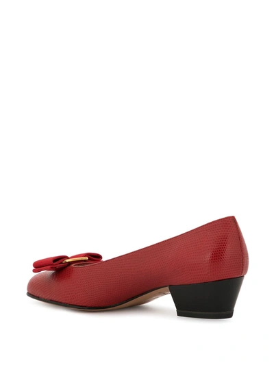 Pre-owned Ferragamo 1990s Vara Bow Pumps In Red