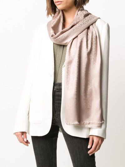 Ferragamo Gancini-print Frayed Scarf In Pink