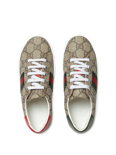 Shop Gucci Gg Supreme Low-top Sneakers In Neutrals