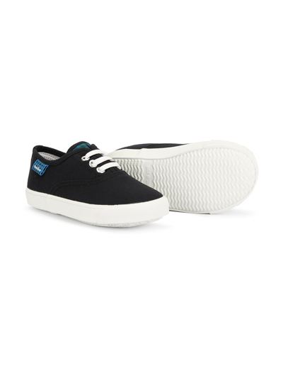 Familiar Canvas Low-top Sneakers In Black