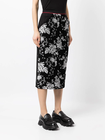 Shop Antonio Marras Floral-embroidered Pencil Skirt In Schwarz