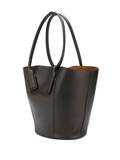 BOTTEGA VENETA MEDIUM BASKET TOTE - 棕色