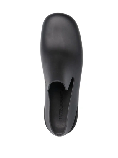 Shop Bottega Veneta Slingback Strap Slippers In Schwarz