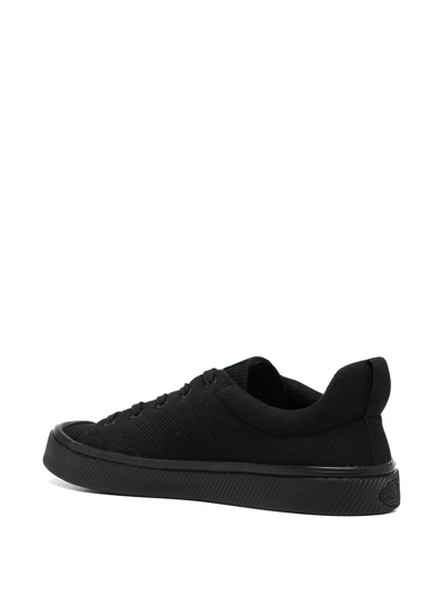 Shop Cariuma Ibi Low Knit Sneakers In 黑色