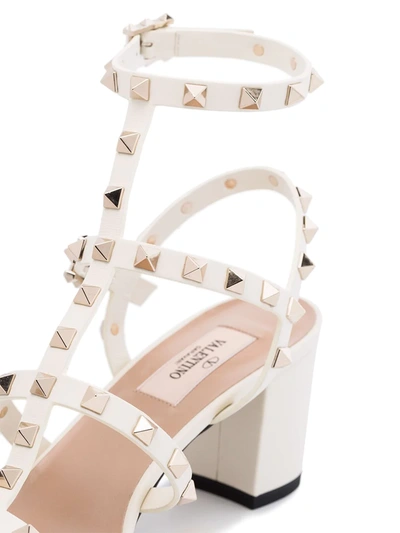 VALENTINO VALENTINO GARAVANI ROCKSTUD 60MM SANDALS - 白色