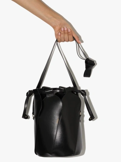 Shop Chloé Tulip Leather Bucket Bag In Schwarz