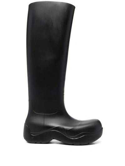 Shop Bottega Veneta Puddle Knee-high Boots In Schwarz