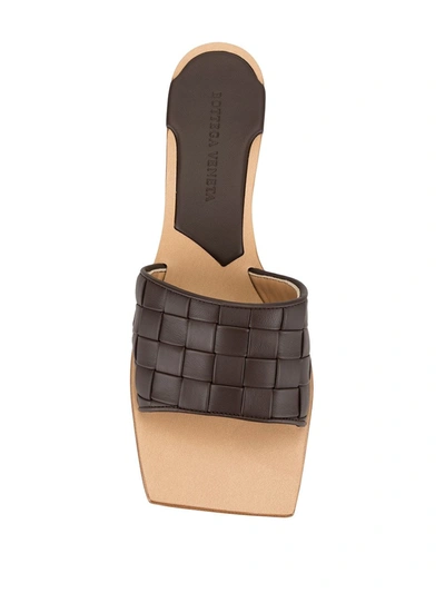 BOTTEGA VENETA INTRECCIATO MULES - 棕色