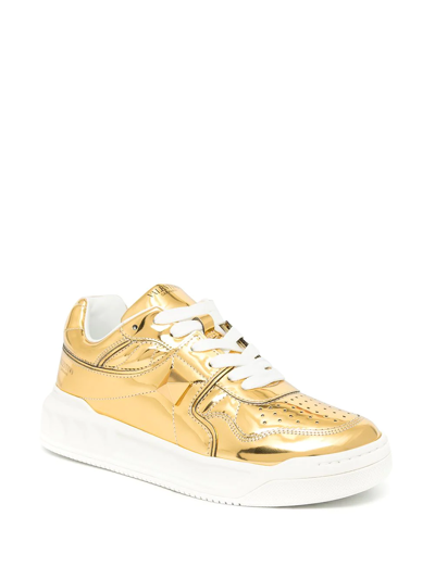 Valentino One Stud Low-top Sneakers In Gold