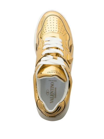 Valentino One Stud Low-top Sneakers In Gold
