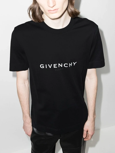 Givenchy Cotton Reverse Slim Fit T-shirt With Signature Print In Schwarz