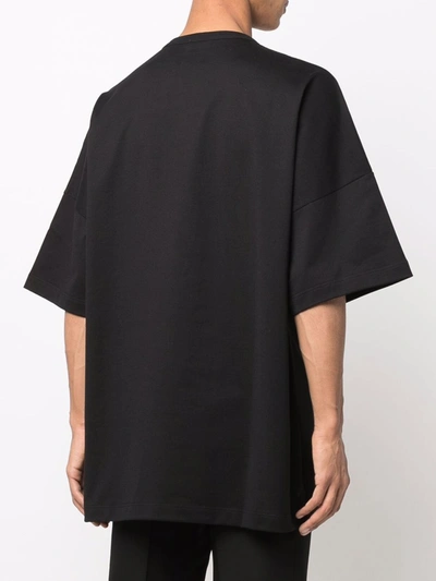 Shop Alexander Mcqueen T-shirt Oversize Con Dipinto Blake In Black