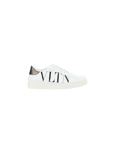 Shop Valentino Garavani Sneakers In Bianco/nero