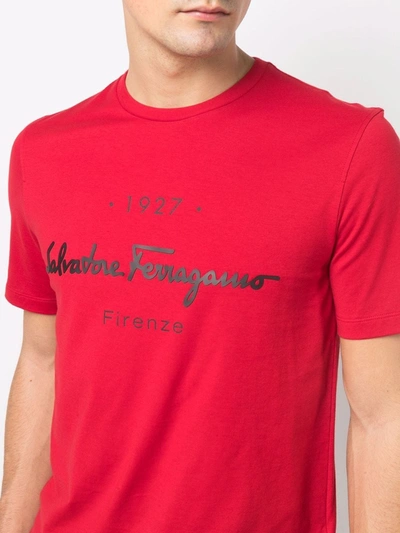 Shop Ferragamo 1927 Logo-print Short-sleeve T-shirt In Rot