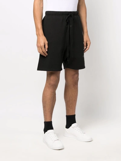 Essentials Logo-print Drawstring Track Shorts In Schwarz