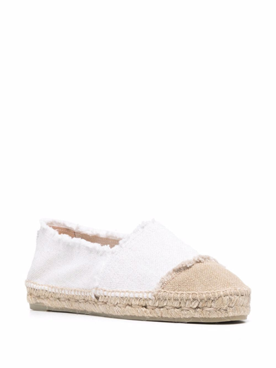 Shop Castaã±er Kampala Frayed-edge Espadrilles In Weiss