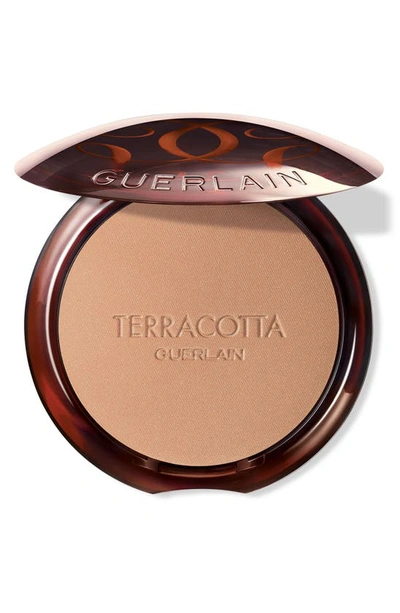 Shop Guerlain Terracotta Sunkissed Natural Bronzer Powder In 00 Light Cool