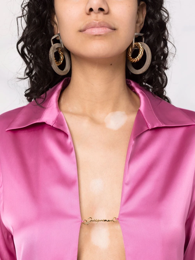Jacquemus Gold Toned Logo Link Satin Shirt In Pink