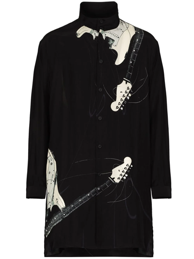 Shop Yohji Yamamoto Guitar-print Longline Shirt In Schwarz