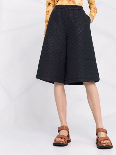 Stella Nova Diamond-quilted Knee-length Shorts In Blau