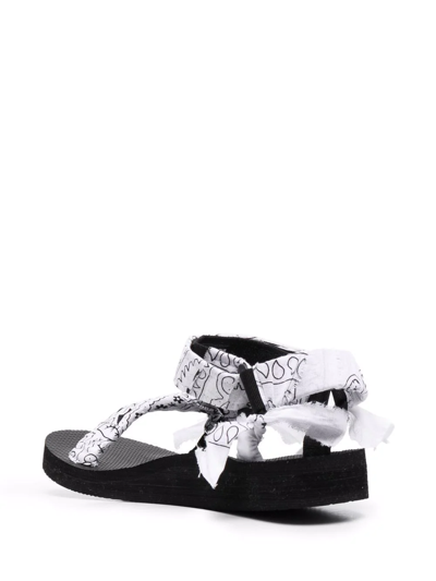 Arizona Love Trekky Bandana-print Flat Sandals In Weiss