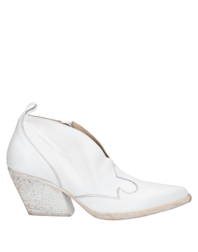 Shop Elena Iachi Woman Ankle Boots White Size 6 Leather