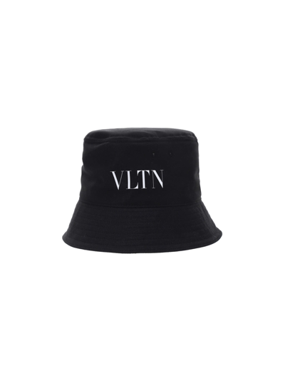 Shop Valentino Bucket Hat In Nero/bianco