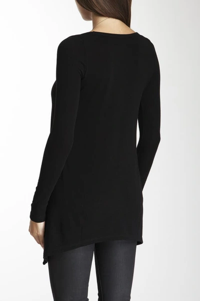 Go Couture Solid Sharkbite Tunic Sweater In Black