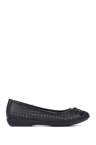 Cliffs By White Mountain Cheryl Ballet Flat In Black/burnished/smooth