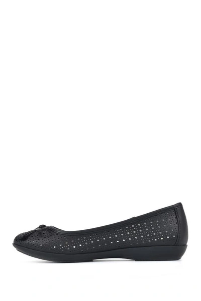 Cliffs By White Mountain Cheryl Ballet Flat In Black/burnished/smooth