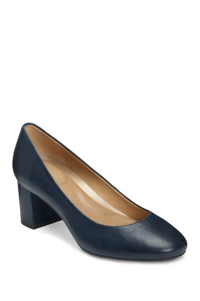 Shop Aerosoles Eye Candy Pump In Navy Leather