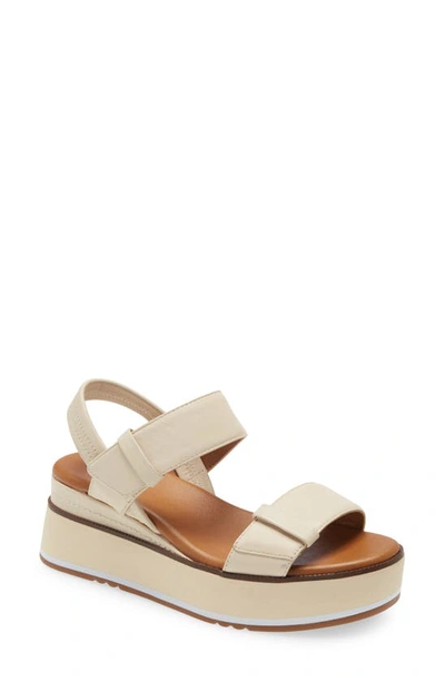 Caslon Briana Platform Sandal In Beige