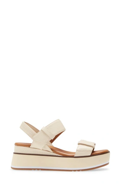 Caslon Briana Platform Sandal In Beige