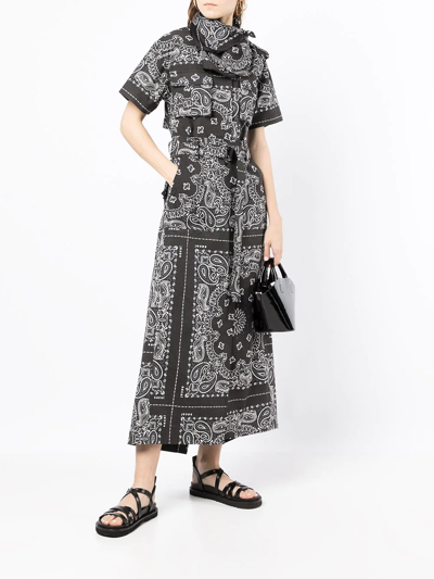 Shop Sacai Paisley-print Belted Dress In Schwarz