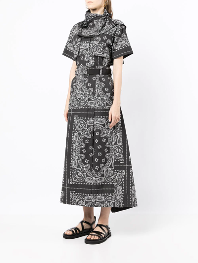 Shop Sacai Paisley-print Belted Dress In Schwarz