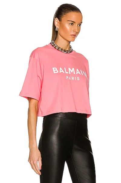 Shop Balmain Cropped T-shirt In Rose Saumon & Blanc