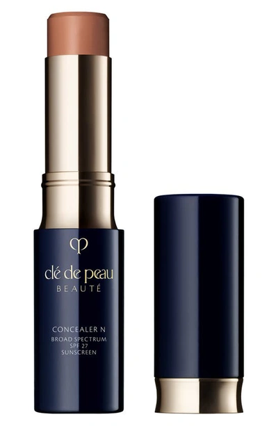 Shop Clé De Peau Beauté Concealer Spf 27 In Nutmeg