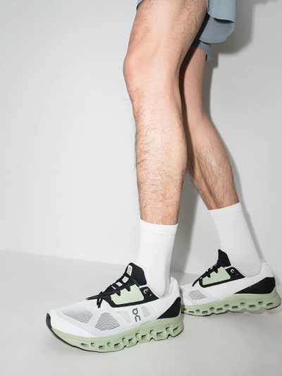 On Running Cloudstratus Low-top Sneakers In Weiss