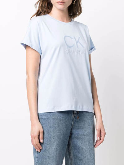 Shop Calvin Klein Logo-print Short-sleeve T-shirt In Blau