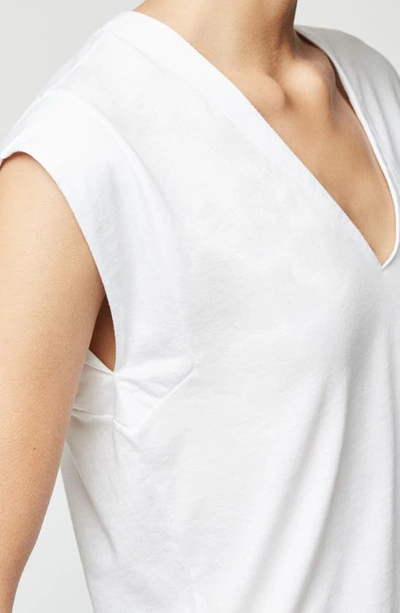 Shop Frame Le High Rise V-neck Organic Pima Cotton T-shirt In Blanc