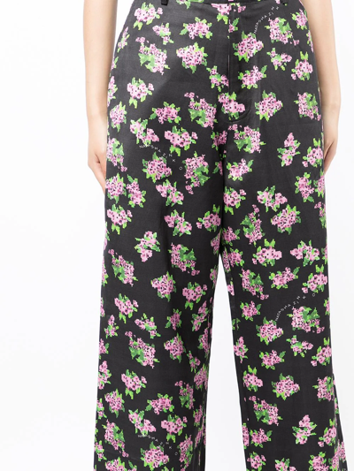 Shop Natasha Zinko Floral-print Cropped Trousers In Black