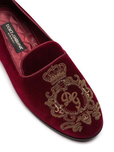 Shop Dolce & Gabbana Coat Of Arms Velvet Slippers In Rot