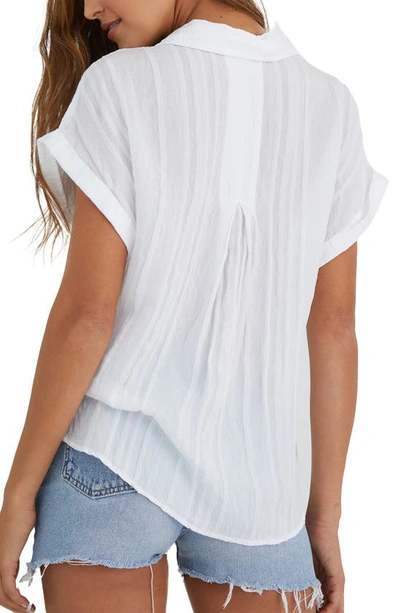 BELLA DAHL BELLA DAHL SHORT SLEEVE POCKET BUTTON-UP SHIRT 