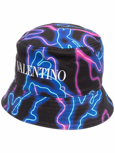 Shop Valentino Neon Camou Print Bucket Hat In Schwarz