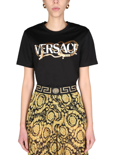 Shop Versace T-shirt With Chain Logo Print In Nero