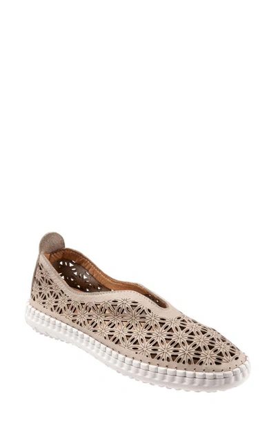 Shop Bueno Daisy Flat In Light Grey