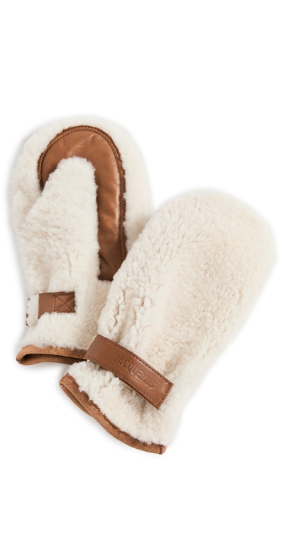 Shop Jacquemus Shearling Mittens In Camel