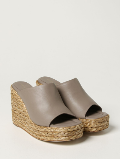 Shop Paloma Barceló Wedge Shoes Tera Paloma Barcel&ograve; Wedge Mules In Raffia And Leather In Dove Grey