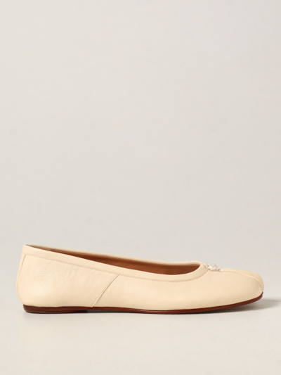 Shop Maison Margiela Tabi Smooth Leather Ballet Flats In White