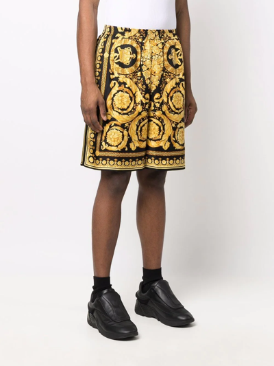 Shop Versace Barocco-print Knee-length Silk Shorts In Schwarz